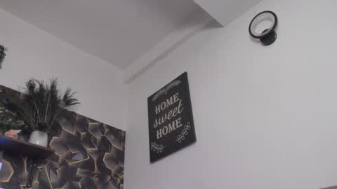 Snapshot of sweet_kitty2000 chatting on February 6, 2025, 7:24 am Alesy online show from February 6, 2025, 7:24 am