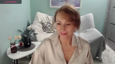 Snapshot of sweet_kitty5 chatting on September 12, 2025, 5:29 am Helen online show from September 12, 2025, 5:29 am