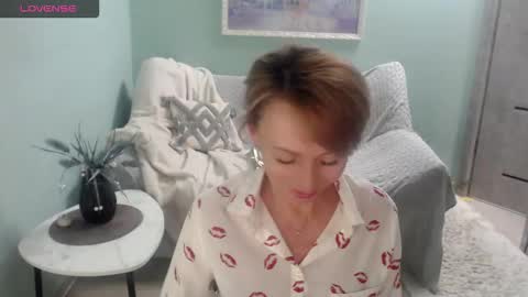Snapshot of sweet_kitty5 chatting on September 27, 2025, 7:24 am Helen online show from September 27, 2025, 7:24 am