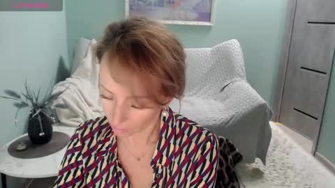 Snapshot of sweet_kitty5 chatting on October 14, 2025, 5:52 am Helen online show from October 14, 2025, 5:52 am