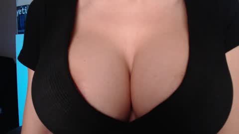 Jen online show from February 24, 2026, 4:32 am