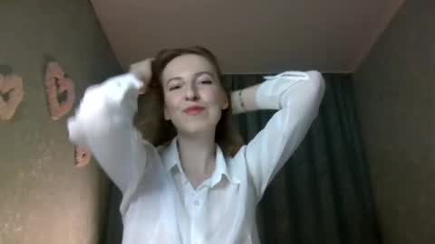 sweet_lilbunny online show from November 12, 2025, 2:39 pm