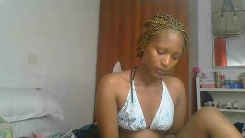 Snapshot of sweet_melod chatting on April 28, 2026, 2:21 am Linda online show from April 28, 2026, 2:21 am