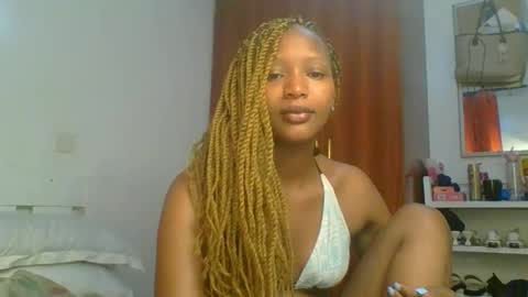 Snapshot of sweet_melod chatting on May 1, 2026, 2:27 am Linda online show from May 1, 2026, 2:27 am