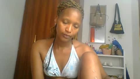 Snapshot of sweet_melod chatting on May 2, 2026, 2:05 am Linda online show from May 2, 2026, 2:05 am