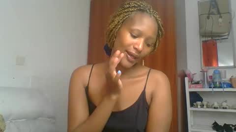 Snapshot of sweet_melod chatting on May 5, 2026, 2:30 am Linda online show from May 5, 2026, 2:30 am