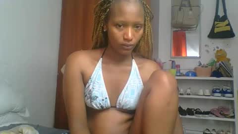 Snapshot of sweet_melod chatting on May 6, 2026, 2:29 am Linda online show from May 6, 2026, 2:29 am