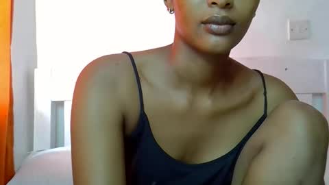 Snapshot of sweet_melod chatting on May 17, 2026, 5:38 am Linda online show from May 17, 2026, 5:38 am