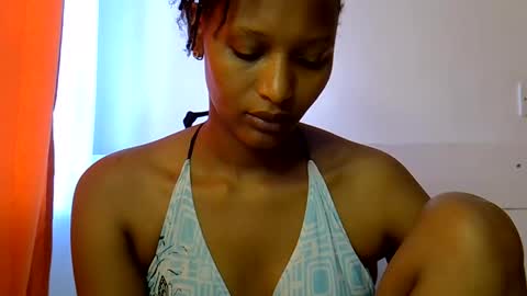 Snapshot of sweet_melod chatting on May 26, 2026, 5:25 am Linda online show from May 26, 2026, 5:25 am