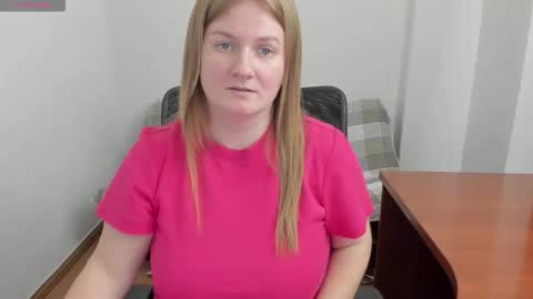 Mila online show from October 1, 2025, 4:57 pm