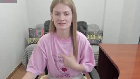 Mila online show from June 26, 2026, 4:33 pm