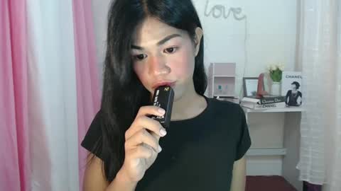Snapshot of sweet_melonxxx chatting on December 10, 2024, 9:33 pm Melon online show from December 10, 2024, 9:33 pm
