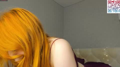 Mia online show from October 19, 2025, 2:07 pm