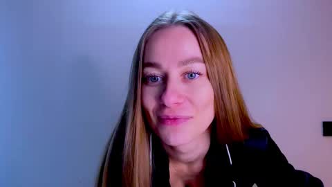 Snapshot of sweet_mia_91 chatting on October 15, 2025, 11:21 am Mia online show from October 15, 2025, 11:21 am