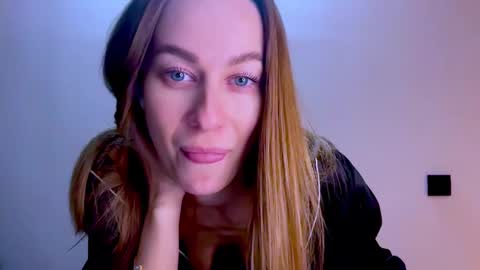 Snapshot of sweet_mia_91 chatting on October 20, 2025, 8:09 pm Mia online show from October 20, 2025, 8:09 pm