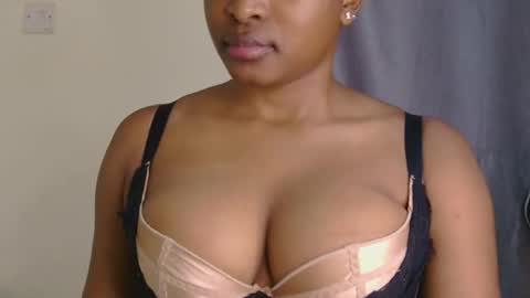 Snapshot of sweet_miah12 chatting on February 25, 2026, 10:47 am Queen debby online show from February 25, 2026, 10:47 am