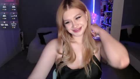sweet_nicole_333 online show from March 21, 2026, 3:26 pm