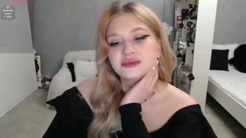 sweet_nicole_333 online show from March 28, 2026, 9:20 am
