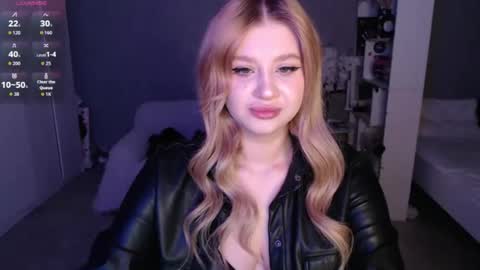sweet_nicole_333 online show from April 11, 2026, 8:18 am