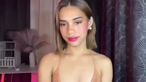 sweet_nikki03 online show from November 2, 2025, 3:25 pm