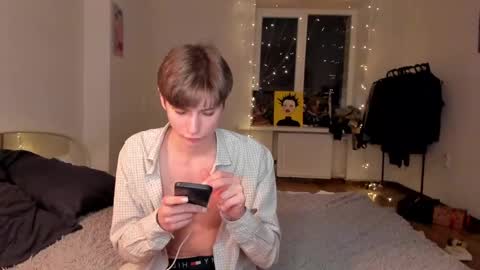 kira online show from February 19, 2025, 7:48 pm