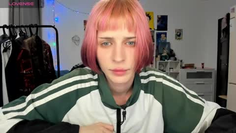 kira online show from April 16, 2026, 7:47 pm