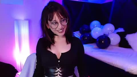 Roxanee online show from October 20, 2025, 4:35 am