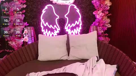 Roxanee online show from January 18, 2026, 1:15 pm