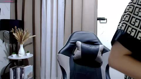 Leah online show from October 23, 2025, 10:47 am