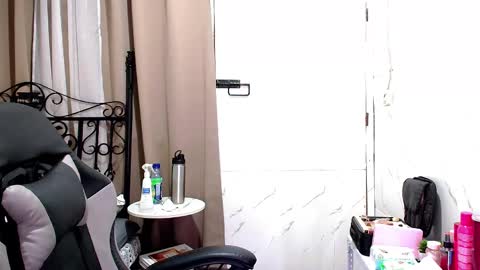 Snapshot of sweet_sirenxx chatting on January 14, 2026, 12:49 am Leah online show from January 14, 2026, 12:49 am