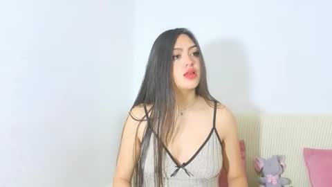 sweet_sophie_7 online show from September 19, 2025, 4:25 am