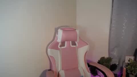 Snapshot of sweet_trishaxx chatting on November 11, 2025, 1:00 pm Trisha online show from November 11, 2025, 1:00 pm