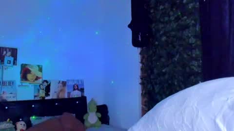 Snapshot of sweet_vond chatting on June 7, 2026, 4:22 pm Steven independent model online show from June 7, 2026, 4:22 pm