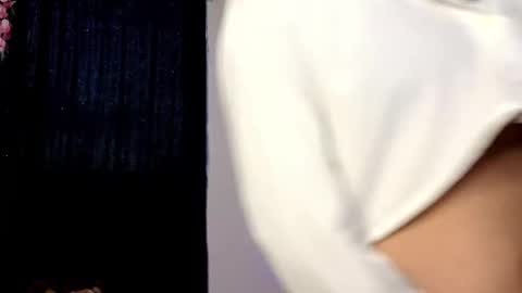 Snapshot of sweet_xuee18 chatting on December 3, 2024, 10:29 pm Sweet online show from December 3, 2024, 10:29 pm