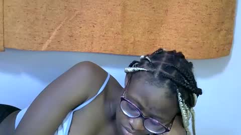 Snapshot of sweet_zarah chatting on February 18, 2026, 1:01 am sweet_zarah online show from February 18, 2026, 1:01 am