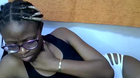 Snapshot of sweet_zarah chatting on February 19, 2026, 2:40 am sweet_zarah online show from February 19, 2026, 2:40 am