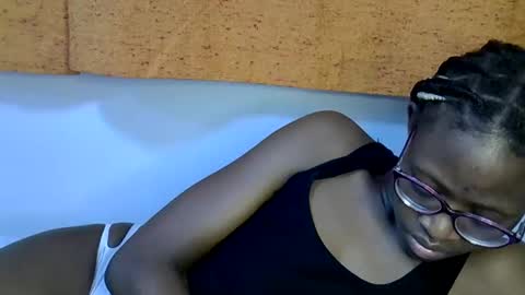 Snapshot of sweet_zarah chatting on February 23, 2026, 5:32 pm sweet_zarah online show from February 23, 2026, 5:32 pm