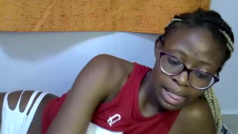 Snapshot of sweet_zarah chatting on February 26, 2026, 7:18 am sweet_zarah online show from February 26, 2026, 7:18 am