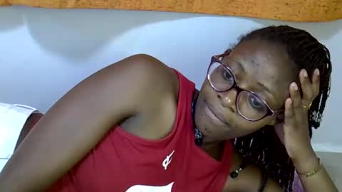 Snapshot of sweet_zarah chatting on March 27, 2026, 12:27 pm sweet_zarah online show from March 27, 2026, 12:27 pm