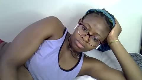 sweet_zarah online show from May 13, 2026, 1:14 am