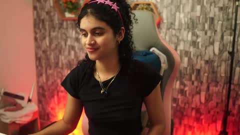Snapshot of sweetbonii chatting on April 18, 2026, 7:58 pm Salom independent model online show from April 18, 2026, 7:58 pm