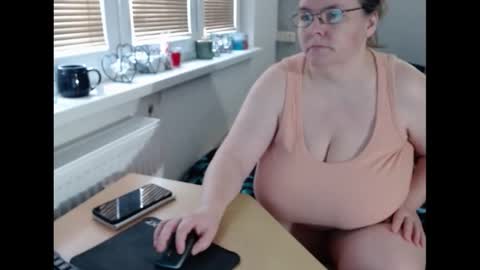 Snapshot of sweetboobs85h chatting on March 11, 2025, 8:30 am Sweetboobs85h online show from March 11, 2025, 8:30 am