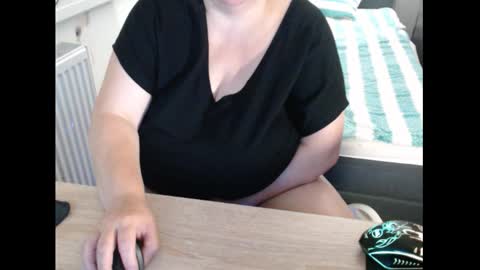 Snapshot of sweetboobs85h chatting on October 15, 2025, 8:09 pm Sweetboobs85h online show from October 15, 2025, 8:09 pm