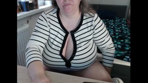 Sweetboobs85h online show from February 26, 2026, 9:41 am