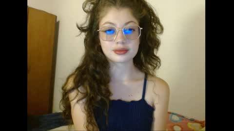 sweetcalm_ online show from May 17, 2026, 4:21 am