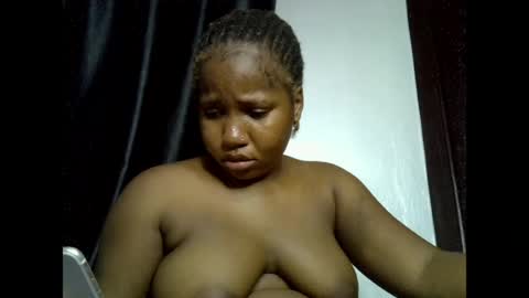 Snapshot of sweetcoochiex chatting on April 18, 2026, 7:18 pm sweetcoochiex online show from April 18, 2026, 7:18 pm