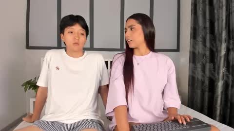 Snapshot of sweetcoupple chatting on September 23, 2025, 2:14 am Eva Short hair girl - Victoria Long red hair online show from September 23, 2025, 2:14 am