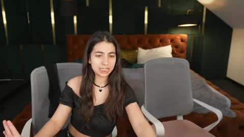 Snapshot of sweetdesiree_ chatting on April 18, 2026, 10:19 am Amelia online show from April 18, 2026, 10:19 am