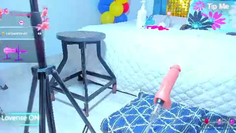 Mia online show from June 12, 2026, 1:43 pm