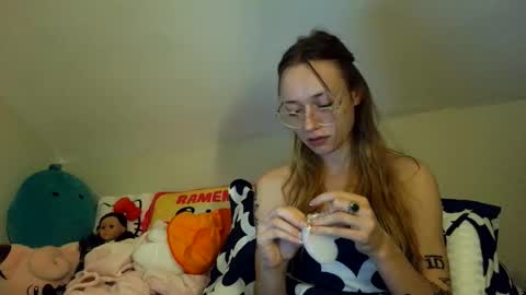 sweetgirlls online show from April 28, 2026, 5:01 am